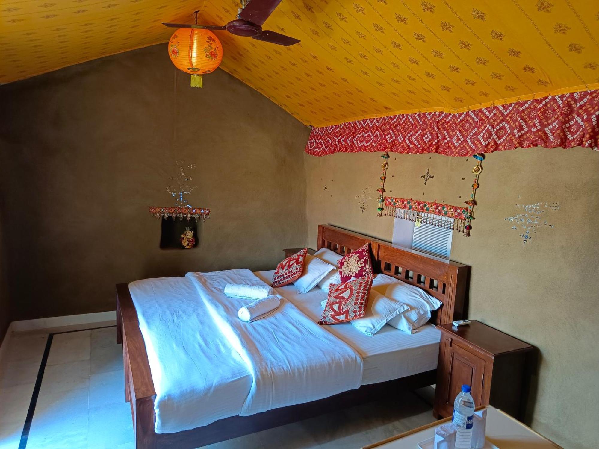 Pal Rajah Desert Camp Kuri Room photo
